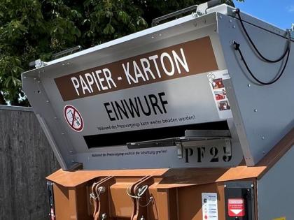 Neuer Presscontainer für Papier und Karton auf dem Viehschauplatz